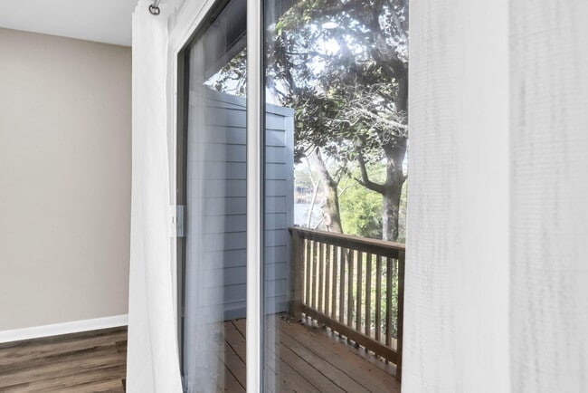 Building Photo - 200 White St