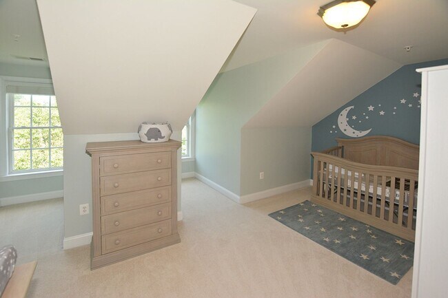 Building Photo - Beautiful Luxury TH with Deck & Patio!
