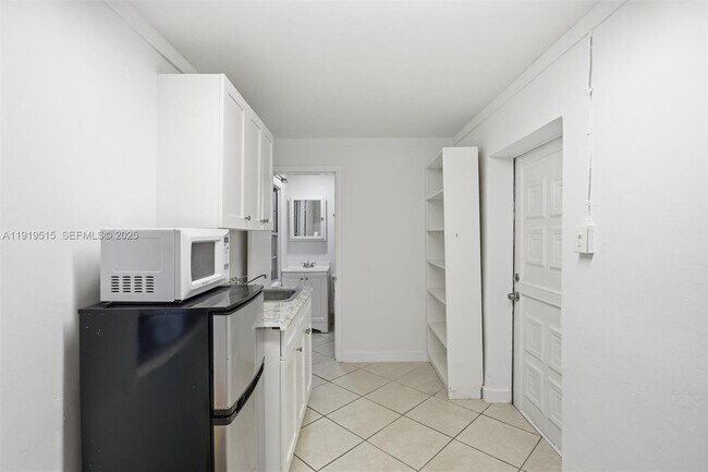 Building Photo - 2445 SW 18th St