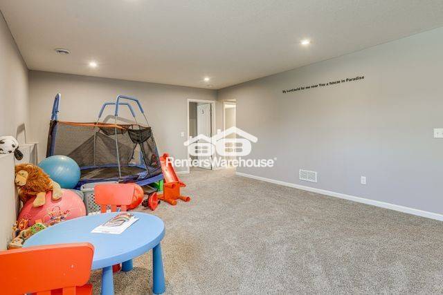 Building Photo - 923 112th Ln NE