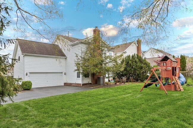 Building Photo - 5173 Claridge Dr