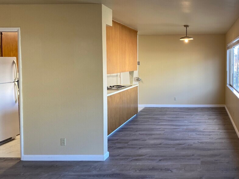 Dinning rm - 659 Hillsborough St