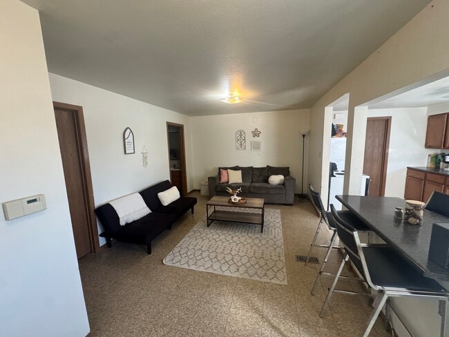 Building Photo - 1009 W 22nd St