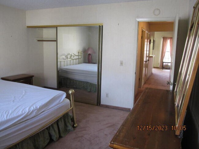 Building Photo - CENTRAL LOCATION - 89119