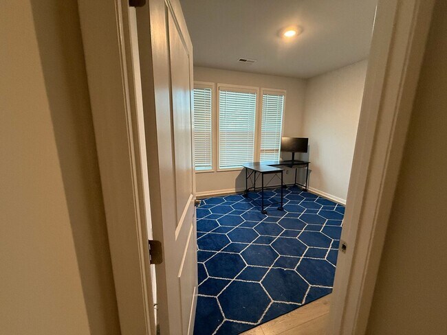 Building Photo - 3 Bedroom Single Family Home in Whitsett