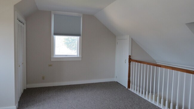 Building Photo - 128 Low St