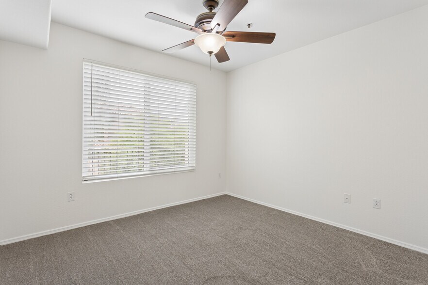 2nd bedroom w new windows - 4925 E Desert Cove Ave