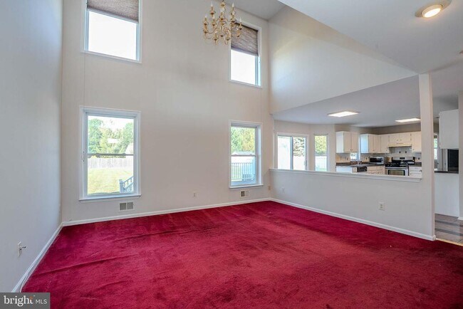 Building Photo - 27 Samantha Dr