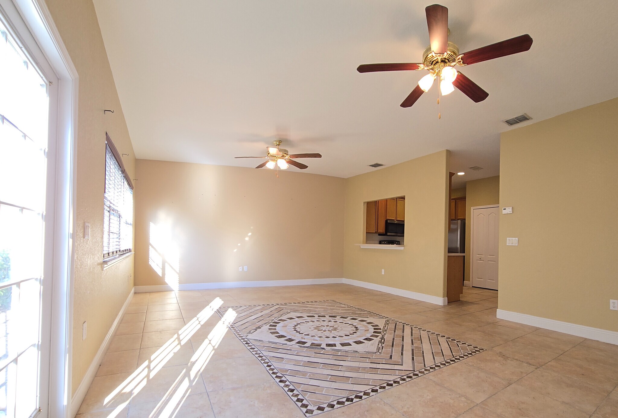 Building Photo - 13338 Fountainbleau Dr