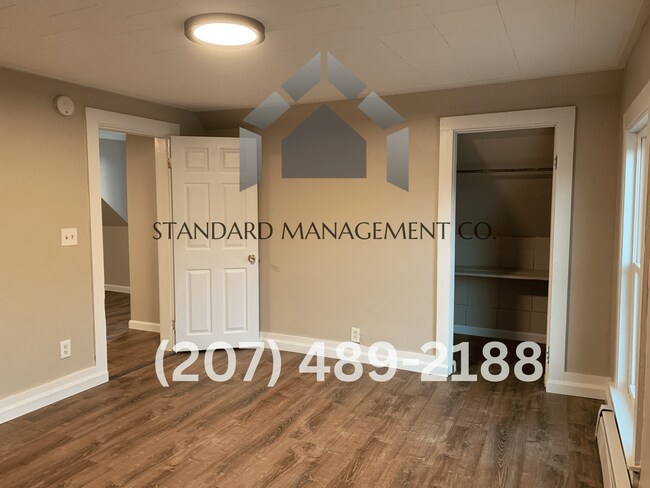 Building Photo - 28 Oak St