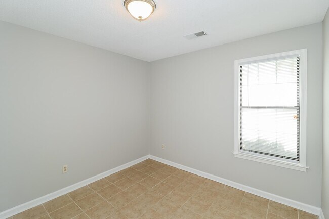 Building Photo - 4022 Castile St