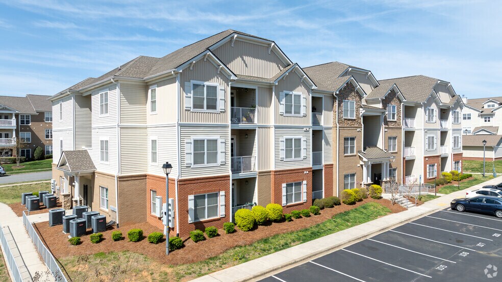 Building Photo - McDowell Creek Court