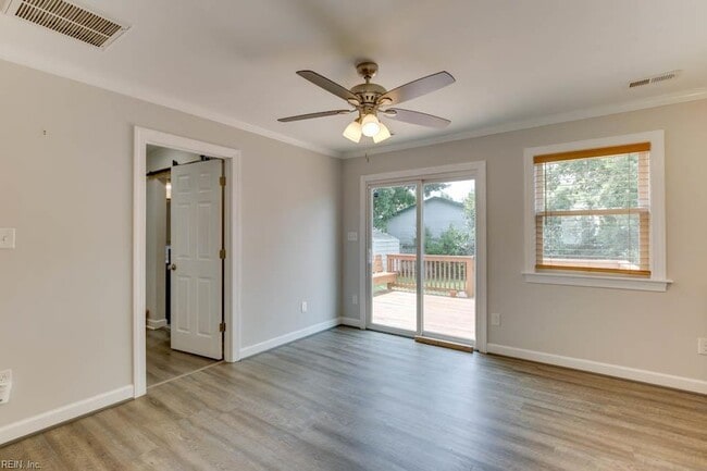 Building Photo - 1405 Baychester Ave