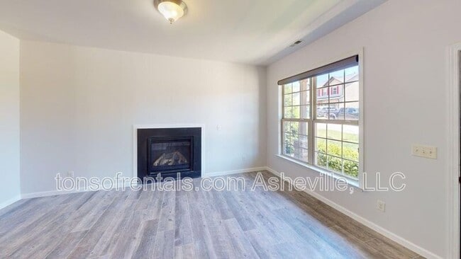 Building Photo - 33 Mallard Run Dr