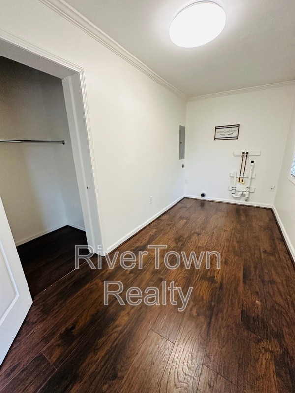 Building Photo - 215 N Bellevue Blvd