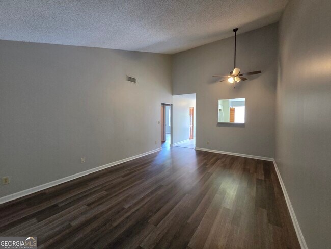 Building Photo - 425 Admiral's Walk Dr
