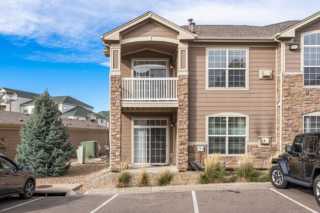 Building Photo - Ground Floor! No Stairs! 2Bed / 2 Bath Condo in Englewood!