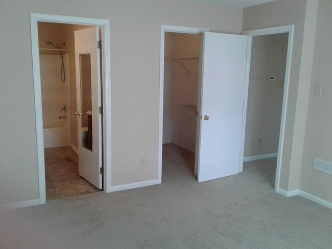 Building Photo - Wonderful 2 BR Ranch in Plainfield!