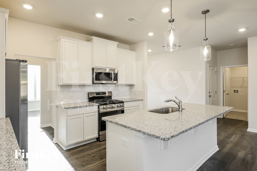 Building Photo - 513 Hillpark Ln