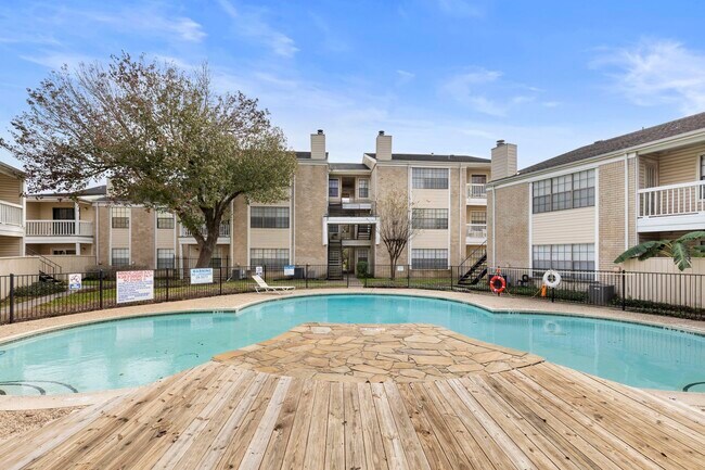 Building Photo - 2750 Holly Hall St