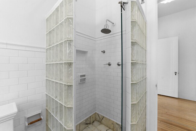 Building Photo - 1615 Monroe St