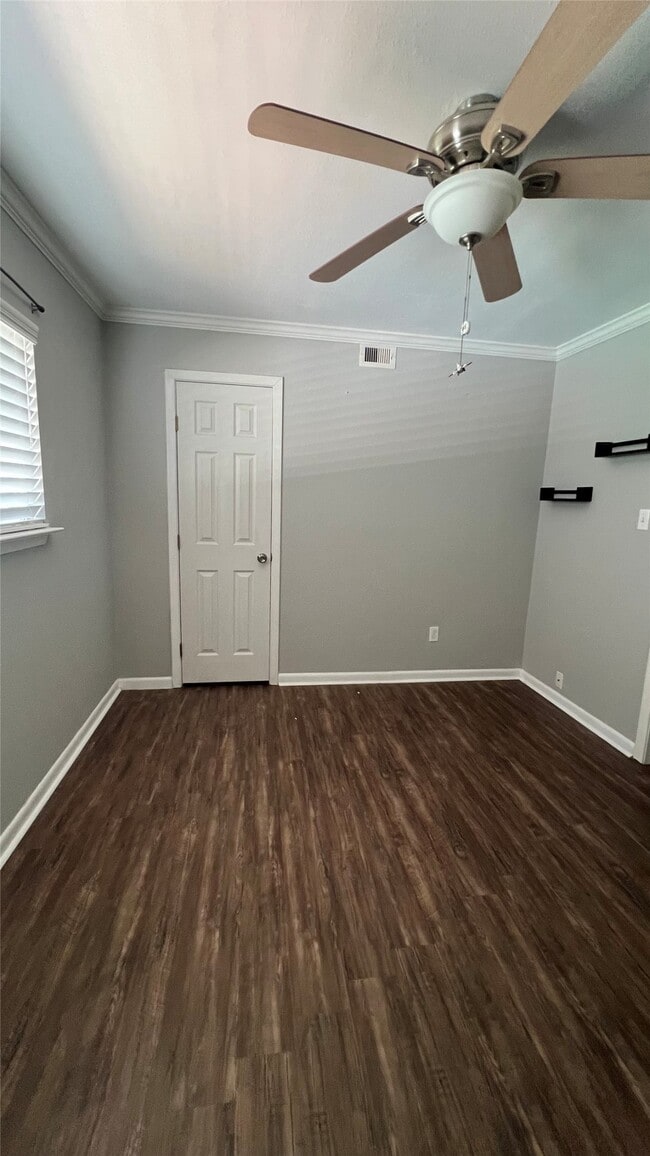 Building Photo - 5706 Avenue T