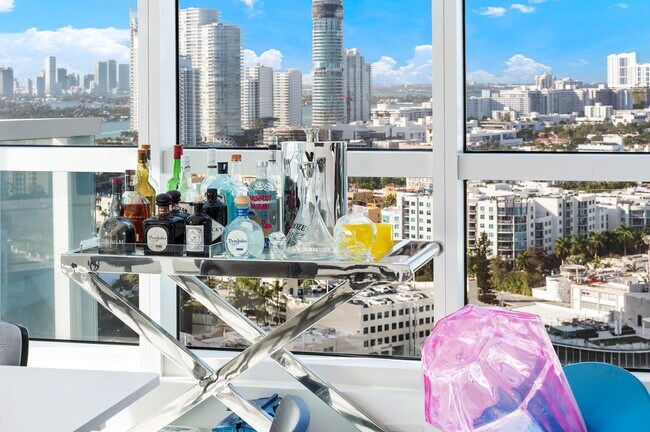 Building Photo - 100 South Pointe Dr