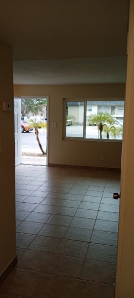 Building Photo - 411 S Nimbus Ave