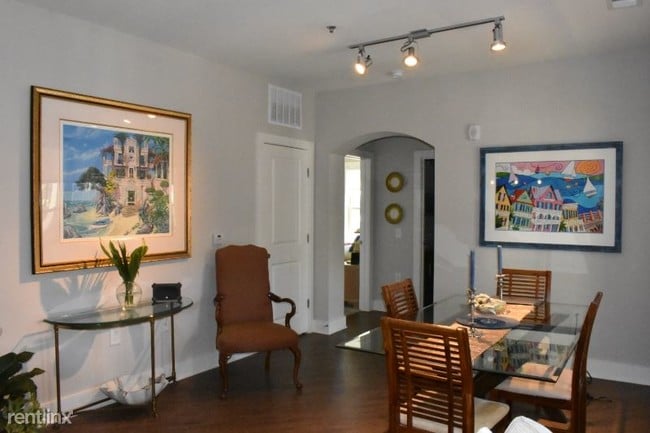 Building Photo - 215 Promenade Vista Street