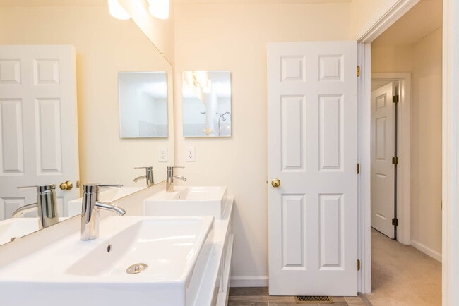 Building Photo - 6382 Morrisey Pl