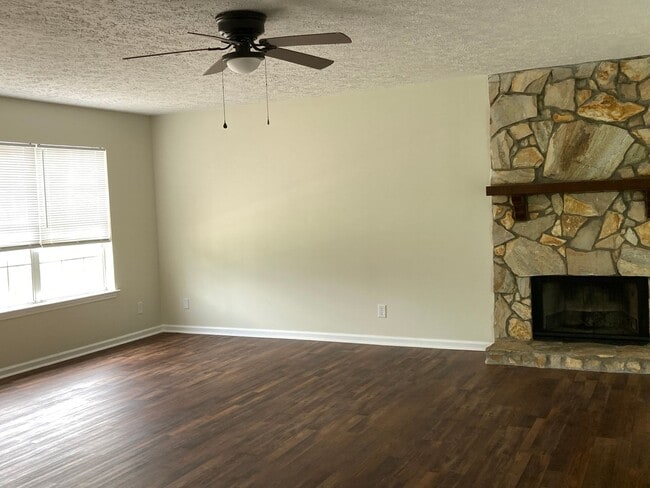 Building Photo - All new interior and exterior! Move in ready!