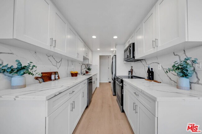 Building Photo - 900 Euclid St