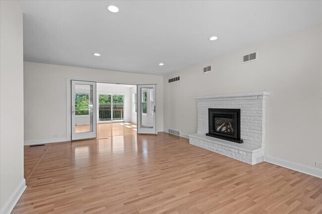 Building Photo - 333 Warwick Rd