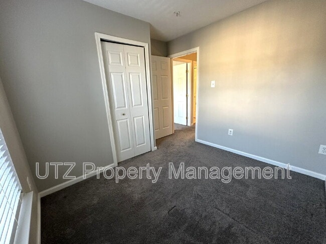 Building Photo - 9817 Bayline Cir