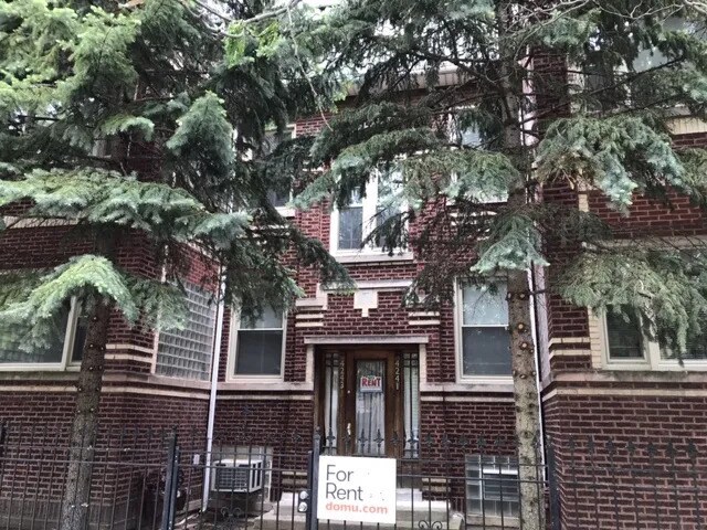 Building Photo - 4211 N Oakley Ave