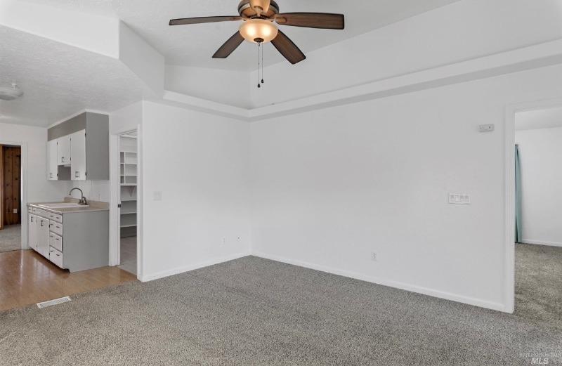 Building Photo - 570 N 8th E