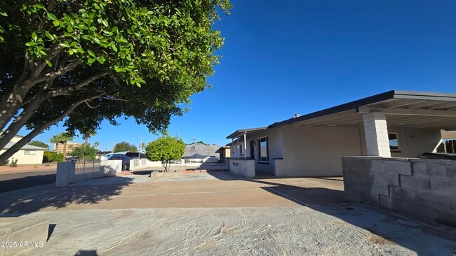 Building Photo - 5827 N 22nd Dr