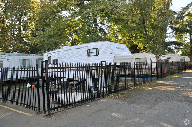 Building Photo - Shady Lane