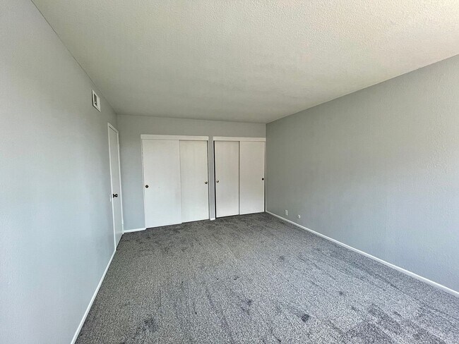 Building Photo - 2 Bedroom + 1.5 Bathroom Condo | Pierpont Beach | Ventura | Unfurnished