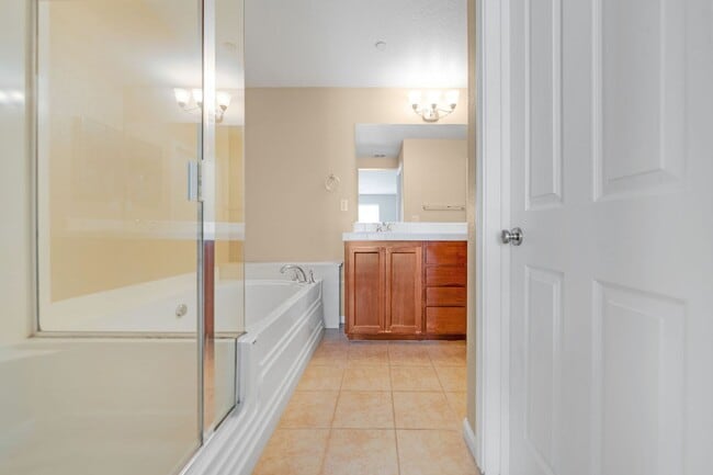 Building Photo - 3BR/3BA Folsom Condo with Fireplace + 2 Car Garage