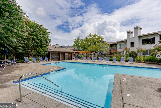 Building Photo - 33 Finch Trail NE