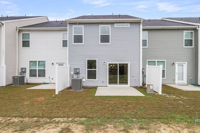 Building Photo - Move-In Ready Home in the Heart of Goose Creek