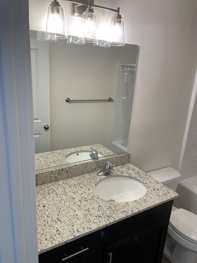 Building Photo - Move-in Discount - 3 bedroom- 2 bath Newer Construction