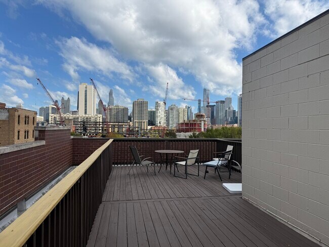 Building Photo - 693 N Peoria St