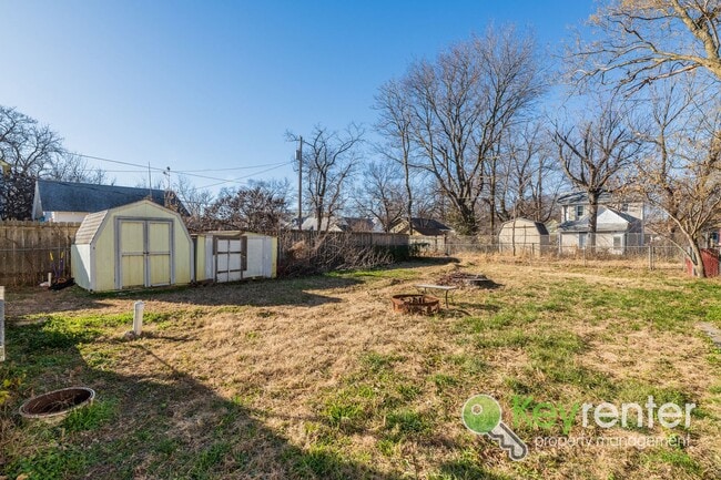 Building Photo - N Jefferson Duplex