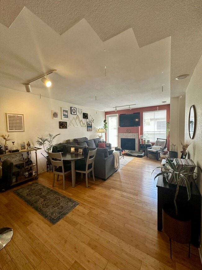 Building Photo - Light and Bright North Park 2 Bedroom Condo