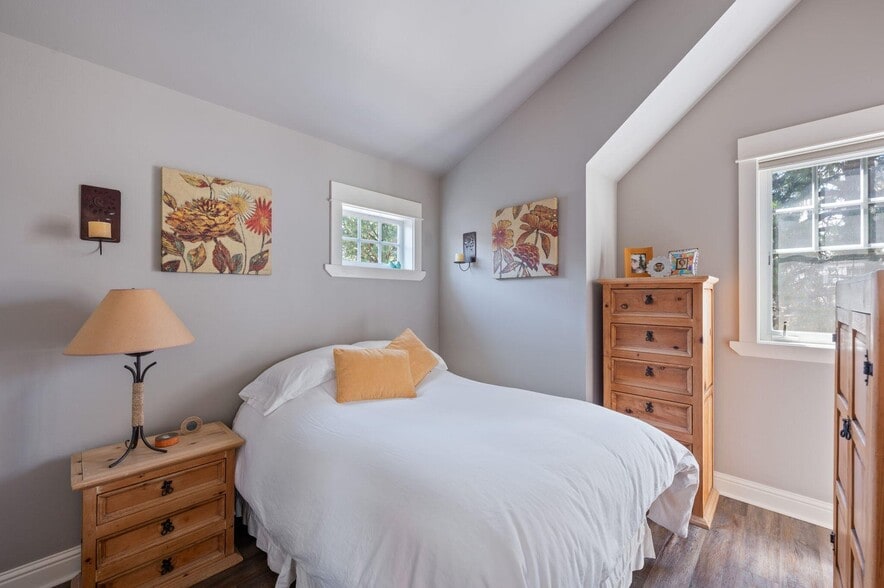 Building Photo - 1313 NW Fort Clatsop St