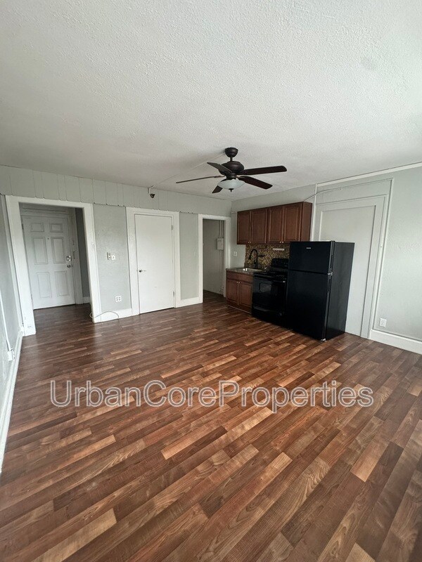 Building Photo - 216 5th Ave N