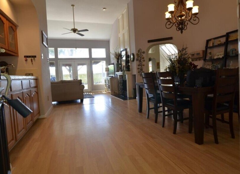 Building Photo - 2922 Double Lake Dr