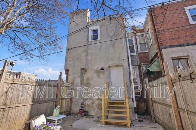Building Photo - 1916 S Salford St